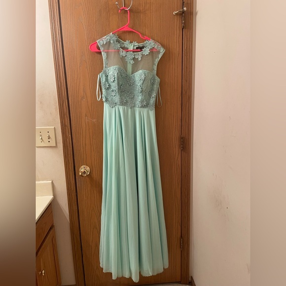 CITY TRIANGLES Mint Green Formal Dress Size 5 Special Occasion - Picture 1 of 13